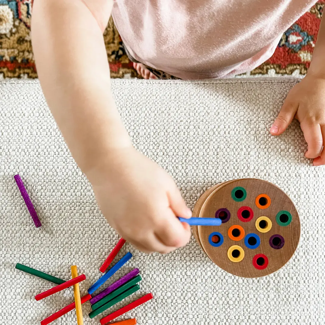 Libri e quaderni su un tavolo